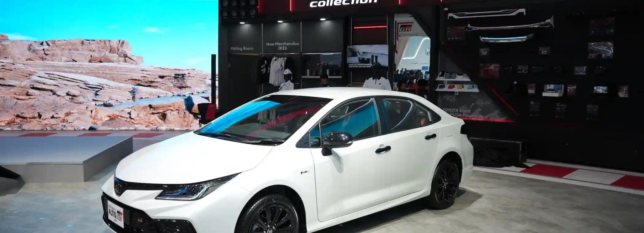 Corolla Altis GR Sport Hybrid 2025.webp