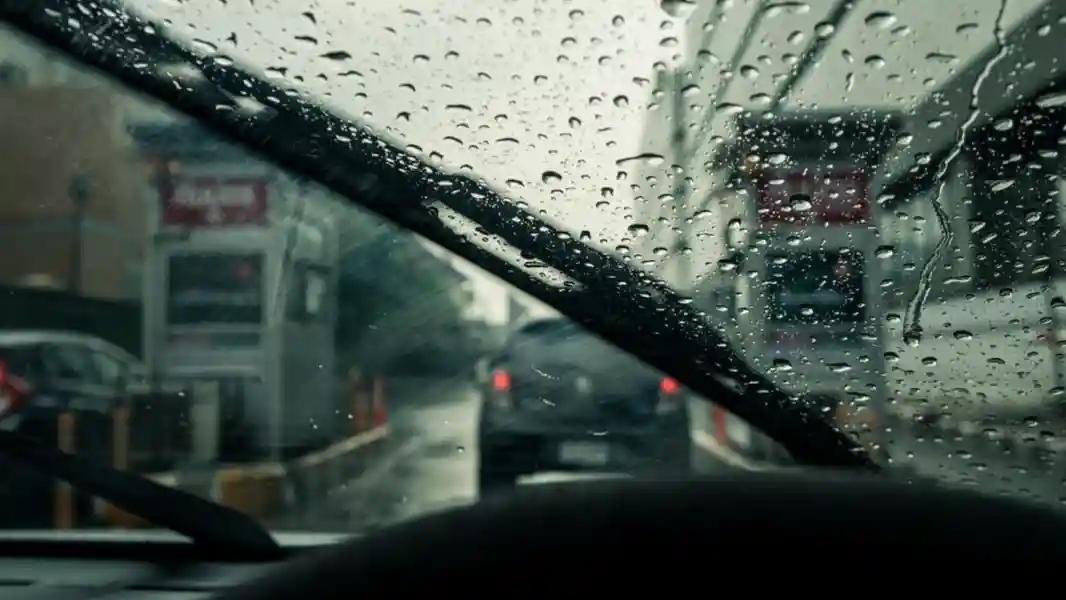 cara hilangkan jamur kaca mobil karawang.webp