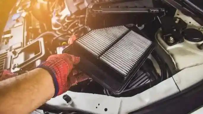 Cara membersihkan filter udara mesin mobil agar performa tetap optimal